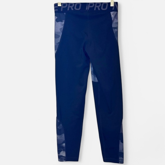 Nike Pro Womens Camo Capri Leggings Size Medium Black & Grey Workout Pilates - Picture 3 of 6